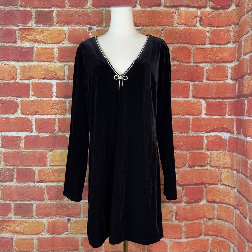 Lucy Paris Black Velour Long‎ Sleeve Dress Size Large Elegant Sophisticated NWT
